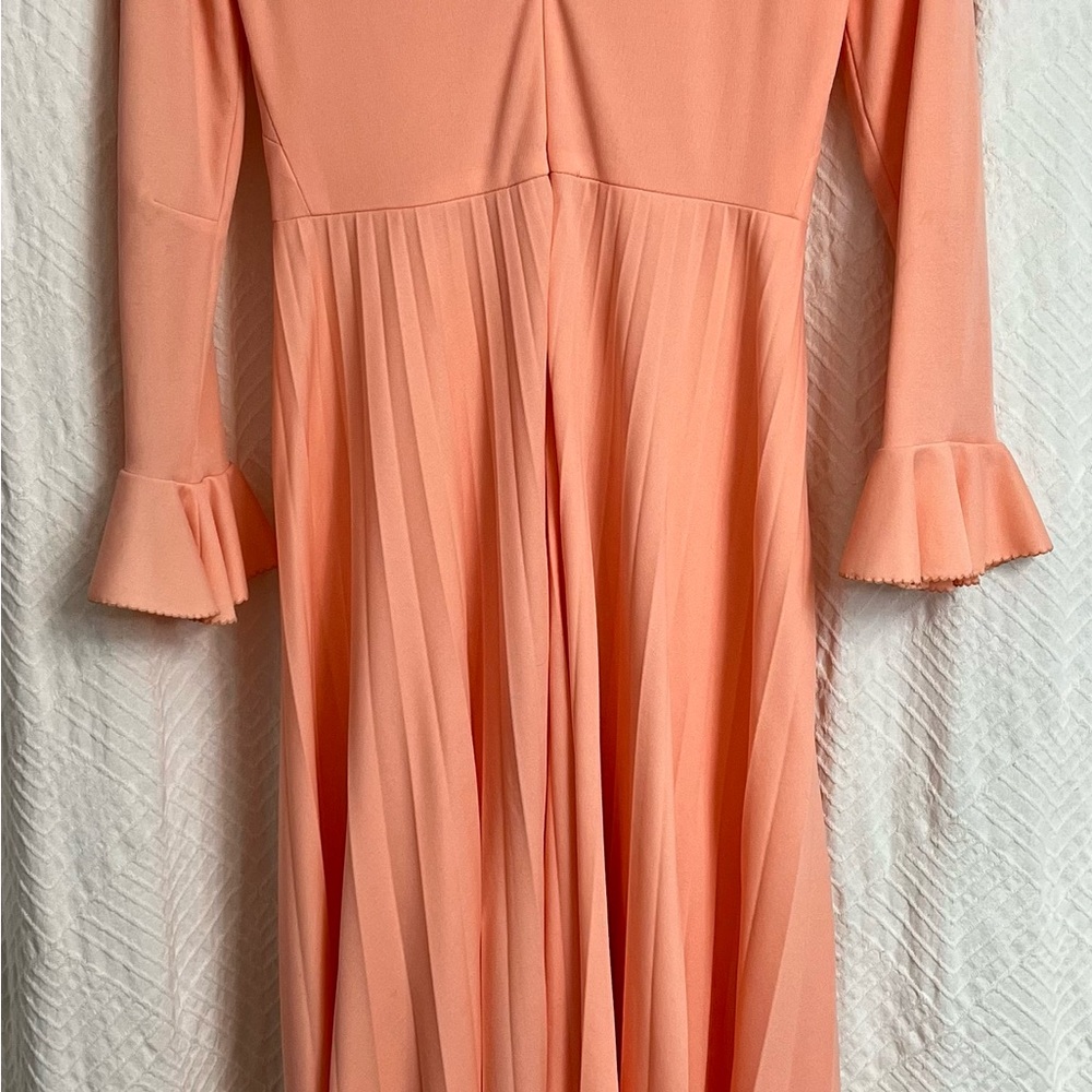 Elegant Vintage Peach Dress with Ruffle Sleeves - Picture 4 of 8